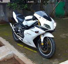 Modifikasi old vixion memasang fairing ninja rr sudah jadi barang jamak dilakukan para rider vixion, pasalnya bentuk body, rangka, dan mesin vixion sangat match dengan fairing ninja rr. Modifikasi Kawasaki Ninja 150rr Se Pakai Fairing Megelli Loh Makin Gambot Kobayogas Com Your Automotive Blog