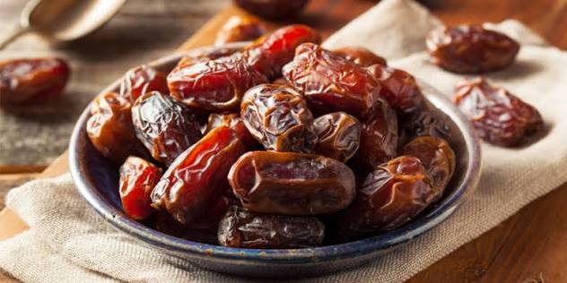 التمر قبل النوم: فوائد وأضرار - ويب طب