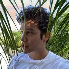 Vanessa Larez's Instagram, Twitter & Facebook