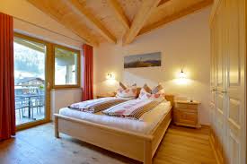 Setzen sie ihre hohe decke schön in szene. Appartement 2344 Appartement Erlenau