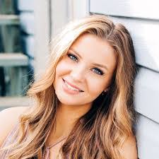 Lola Crenshaw's Instagram, Twitter & Facebook