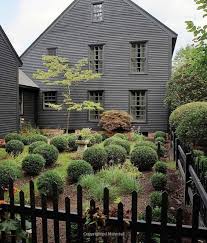 Early American Colonial Interiors That We Could Still Reside In Nowadays Decor10 Blog Colonial Exterior Colonial House Exteriors Colonial Garden