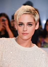 Kristen Stewart S Subtle New Hair Color Breaks The Beauty Rule Book For Fall Kristen Stewart Short Hair Kristen Stewart Hair Short Blonde Pixie
