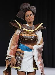 Des Robes A Croquer Au Salon Du Chocolat Idees De Mode Defile Mode Mode Etrange