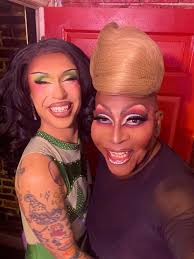 I want to extend my heartfelt thanks to Joey Jessel (MysTree Hugger), The  Manikin Lounge, and the entire cast of ladies for inviting me to perform at  the Tree House Competition in