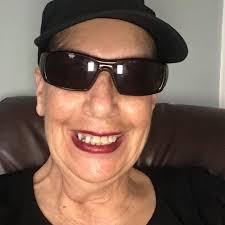 Margaret Conwell aġġornaw ir-ritratt tal-profil tagħhom