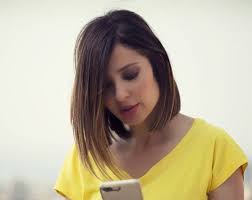 على هاتفك أو جهازك اللوحي المزوَّد بنظام التشغيل android، افتح تطبيق جهات الاتصال. Ù‚ØµØ§Øª Ø´Ø¹Ø± Ø·ÙˆÙŠÙ„ Ù…Ù† Ø¬Ù‡Ø© ÙˆÙ‚ØµÙŠØ± Ù…Ù† Ø¬Ù‡Ø©