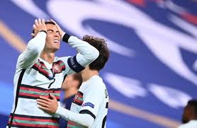 وقد شارك دائي مع منتخب إيران لكرة القدم في كأس العالم لكرة القدم 1998 وكأس العالم لكرة القدم 2006. Ø§Ù„Ø§ØªØ­Ø§Ø¯ Ø§Ù„Ø¨Ø±ØªØºØ§Ù„ÙŠ ÙŠØ¤ÙƒØ¯ Ø¥ØµØ§Ø¨Ø© ÙƒØ±ÙŠØ³ØªÙŠØ§Ù†Ùˆ Ø±ÙˆÙ†Ø§Ù„Ø¯Ùˆ Ø¨ÙÙŠØ±ÙˆØ³ ÙƒÙˆØ±ÙˆÙ†Ø§ Ù…Ø±Ø¢Ø© Ø§Ù„Ø¹Ø±Ø¨ Ø§Ù„Ø¥Ø®Ø¨Ø§Ø±ÙŠØ©