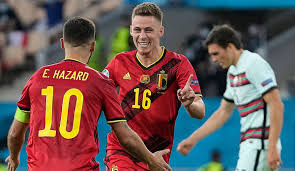 Wenn sie in belgien reisen, entstehen bilder von mittelalterlichen dächern, schönen kanälen, leckerem bier und noch mehr pralinen. Belgien Portugal 1 0 Dank Hazard Belgien Wirft Titelverteidiger Portugal Raus Und Steht Im Viertelfinale