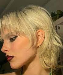 Leanne Field's Instagram, Twitter & Facebook