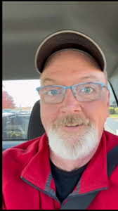 This McDonalds sign takes out the side of a box truck. Never seen anything  like it! #mcdonalds #boxtrucklife #fails