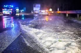Mehr dazu von wetterexperte dominik jung. Nach Einem Hagelsturm Verwandelt Sich Die Autobahn A7 In Schleswig Holstein In Eine Rutschbahn Neun Fahrzeuge Krachen Ineinander Stuttgarter Nachrichten