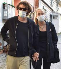 Birkan sokullu ile yaklaşık 1,5 yıldır aşk yaşadığı eda gürkaynak'ın, yürüyüş yaparken maske takarak corona virüs tedbirlerine uyduğu görüldü. Birkan Sokullu Dan Yeni Sevgilisi Ile Ask Pozu