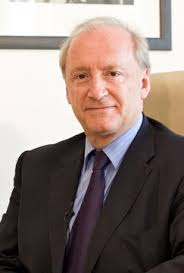 It's time for 'a european pause'. Vedrine Hubert Vedrine Hubert