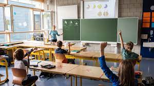 So far you have heard three of us who are sure that this. Bayern Ruckkehr Zum Schulalltag Nach Den Sommerferien Bayern Sz De