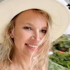 Anna Sabino's Instagram, Twitter & Facebook