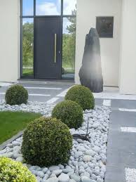 51 Simple And Small Ideas For Front Yard Design With Low Maintenance 38 B Design Front Yard Landscaping Design Small Yard Landscaping Front Garden Design