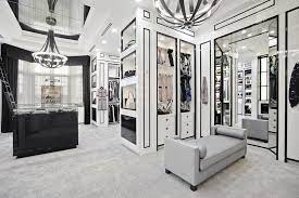Model rumah minimalis terbaru gaya monokrom renovasi rumah net. Mengintip Interior Rumah Mewah Yang Terinspirasi Butik Chanel Jual Apartemen Com
