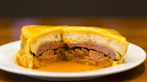 Inclui moradas, contactos e horários. Francesinha A Rainha Da Culinaria Portuguesa Dicas Portugal