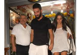 Futbolcu arda turan'ın eşi aslıhan doğan turan, verdiği bir röportajında samimi açıklamalarda bulundu. Arda Turan In Sevgilisi Aslihan Dogan Dudaklarina Dolgu Yaptirdi Fiskos Haberleri