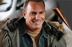 What's brighter? The flash 📸 Or that brotha's SMILE 😃? Black men normally  DON'T SMILE IN PHOTOS. Not unless they are happy. Why is he so happy?