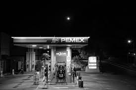 Pemex leases 10 cinetransformer mobile cinemas to fulfill their goals by fully immersing viewers in their company message and achieved positive results of how people perceive these issues. Markenlexikon Pemex