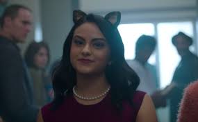 Seeing some guy bothering her who just isn't getting the hint, jughead jones comes to her rescue and pretends to be her boyfriend. Veronica Lodge Riverdale Best Moments