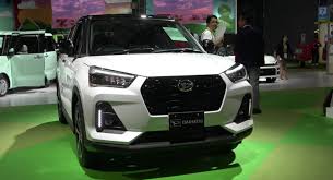 The front end houses large trapezoidal grille with upper and lower openings. 2020 Daihatsu Rocky Small Suv Is The Toyota Raize S More Serious Twin Carscoops
