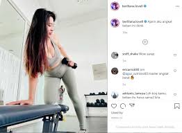 Selain itu, dirinya juga disebut wanita pemersatu bangsa oleh netizen. Berlliana Lovell Pamer Potret Hot Saat Angkat Beban Warganet Terpana Rujukan News