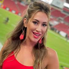 Ursula Mae (@IamUrsulaMae)