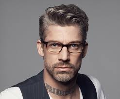 Per essere precisi, le migliori acconciature classiche per uomo sono i tuoi pompadour, schienali … Capelli Corti Uomo Capelli Uomo Uomo Capelli Corti