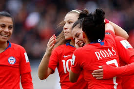 Los amantes del fútbol tendrán dos alternativas para mirar partidos y apoyar a chile en frentes distintos. La Seleccion Chilena Femenina Golea A Argentina Y Asegura Un Cupo Al Mundial De Francia Chicureo Hoy