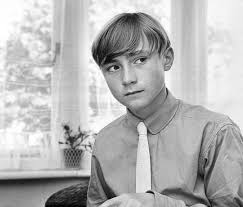 Phil collins — another day in paradise 05:23. 1965 A Young Phil Collins British Musicians Phil Collins We The People