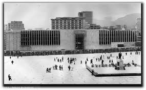 Fue la ocupación del palacio lo que marcó el fin del grupo armado que cinco años después, en 1990, entregó sus armas y se convirtió en un partido político. El Palacio De Justicia Entre La Retorica Y La Historia Pagina 2 Monografias Com