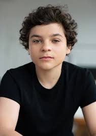 Premier trio" Comme un chien dans un jeu de quilles (TV Episode 2024)