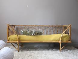 Lit Banquette Pour Enfant Daybed Vintage Lit Vintage En Rotin Lit Junior De La Boutique Rgbyleonn Sur Etsy Rattan Bed Beautiful Bedding Rattan