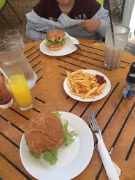 Crepe Avec Chantilly Fondu Et Beaucoup Trop Sucre Hamburger Bon Mais Un Peu Petit Picture Of Le Fare Du Palm Beach Noumea Tripadvisor