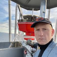 Kevin Mandel's Instagram, Twitter & Facebook