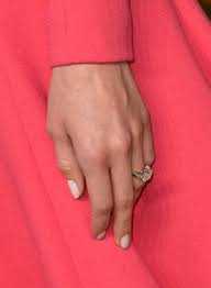 See Allison Williams S Gorgeous Engagement Ring John Travolta S Idina Menzel Trouble And More Gorgeous Engagement Ring Celebrity Engagement Rings Engagement