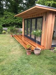 Contemporary Garden Room With Big Overhang Garden Room Garden Cabins Backyard House