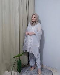 Lihat ide lainnya tentang model pakaian muslim, model pakaian, model pakaian hijab. 10 Rekomendasi Model Baju Pesta Untuk Ibu Hamil Popmama Com
