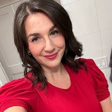 Jen Garrison's Instagram, Twitter & Facebook