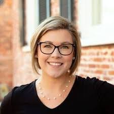 Pamela Baumgardner's Instagram, Twitter & Facebook