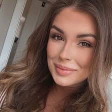 Ali Cornelius's Instagram, Twitter & Facebook