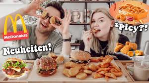 The chicken nuggets are breaded with a tempura coating made of both cayenne and chili pepper. Mcdonalds Neuheiten Im Test Spicy Chicken Nuggets I Meggyxoxo Youtube