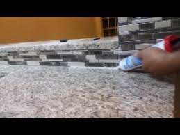 How do you fill the gap between cabinets and backsplash? How To Caulk On A Kitchen Backsplash Seal The Gap Between Granite And Mosaic Youtube
