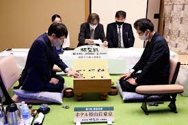 十段戦に危機が迫っていた？？ 囲碁担当b お久しぶりです。 情報屋さん 情報屋a 久しぶりだな。 第2局は事前情報通り、近畿で開催 囲碁担当b 大和ハウス杯第59期十段戦五番勝負の日程が決定しました。 ç™½ãŒåˆ†æ–­å›³ã‚Š é»'ã¯è¾›æŠ± ä½³å¢ƒã®å›²ç¢ æ£‹è–æˆ¦ç¬¬ï¼'å±€ æ£‹è–æˆ¦ å›²ç¢ å°†æ£‹ ãƒ‹ãƒ¥ãƒ¼ã‚¹ èª­å£²æ–°èžã‚ªãƒ³ãƒ©ã‚¤ãƒ³