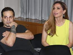 Despina vandi, born as despina malea on 22 july 1969, is a greek singer. Despoina Bandh Ntemhs Nikolaidhs Xwrisan Meta Apo 18 Xronia Ti Anaferei H Anakoinwsh