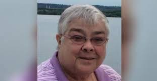 Robin Smeltzer's Instagram, Twitter & Facebook