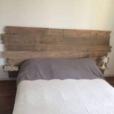Réalisées en bois massif, nos têtes de lit apporteront différentes ambiances dans votre chambre, et sauront s'adapter à votre style. Tete De Lit En Bois Vieilli Teinte Bois Flotte De Chez Liberon Avec Ma Touche Perso Un Melange De Sable De Deco Chambre Parental Mobilier En Bois Teinte Bois